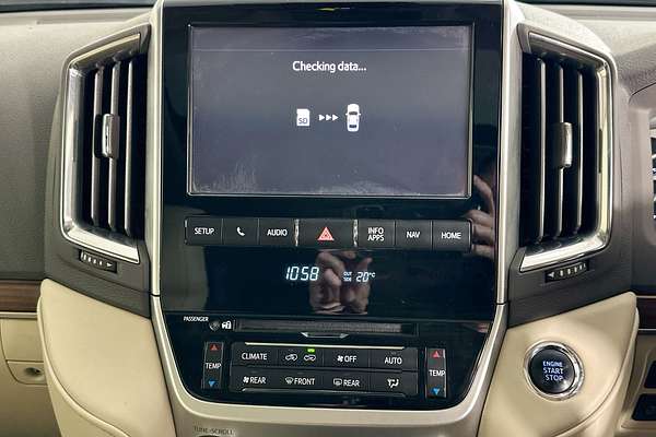 2018 Toyota LANDCRUISER SAHARA (4x4) VDJ200R MY16