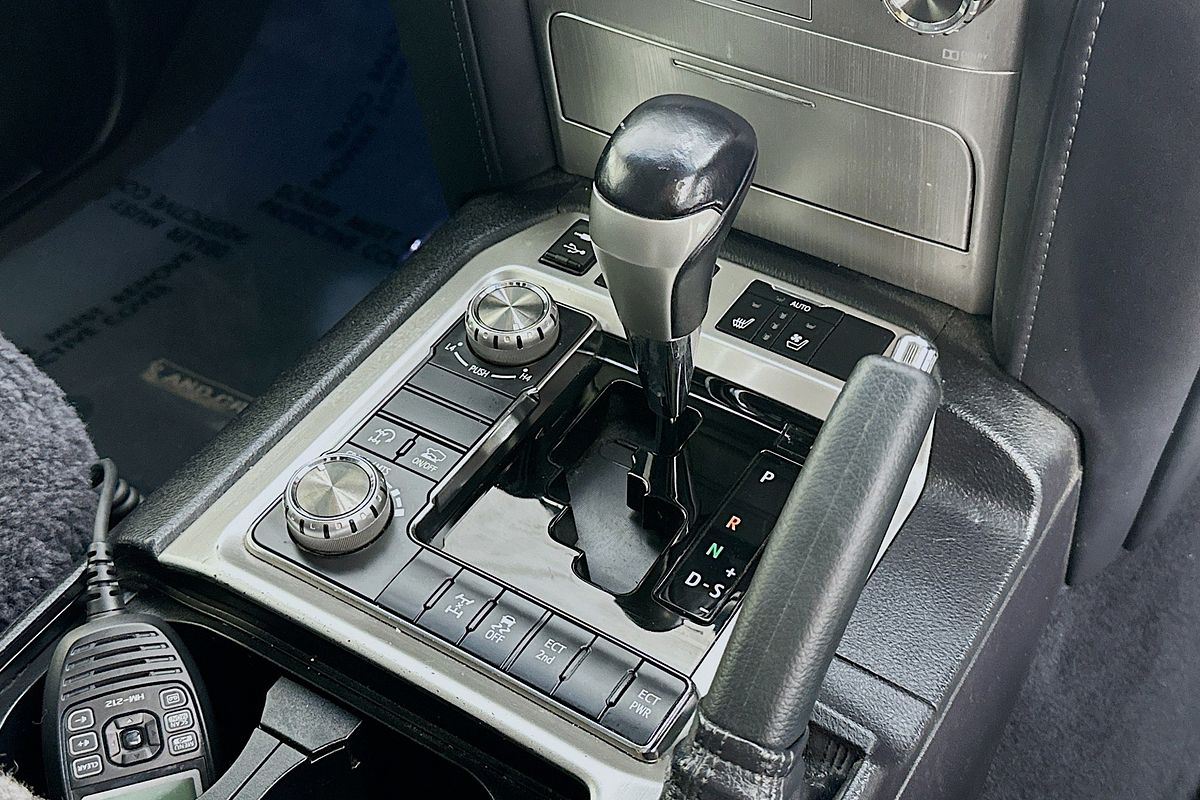 2016 Toyota LANDCRUISER Sahara VDJ200R