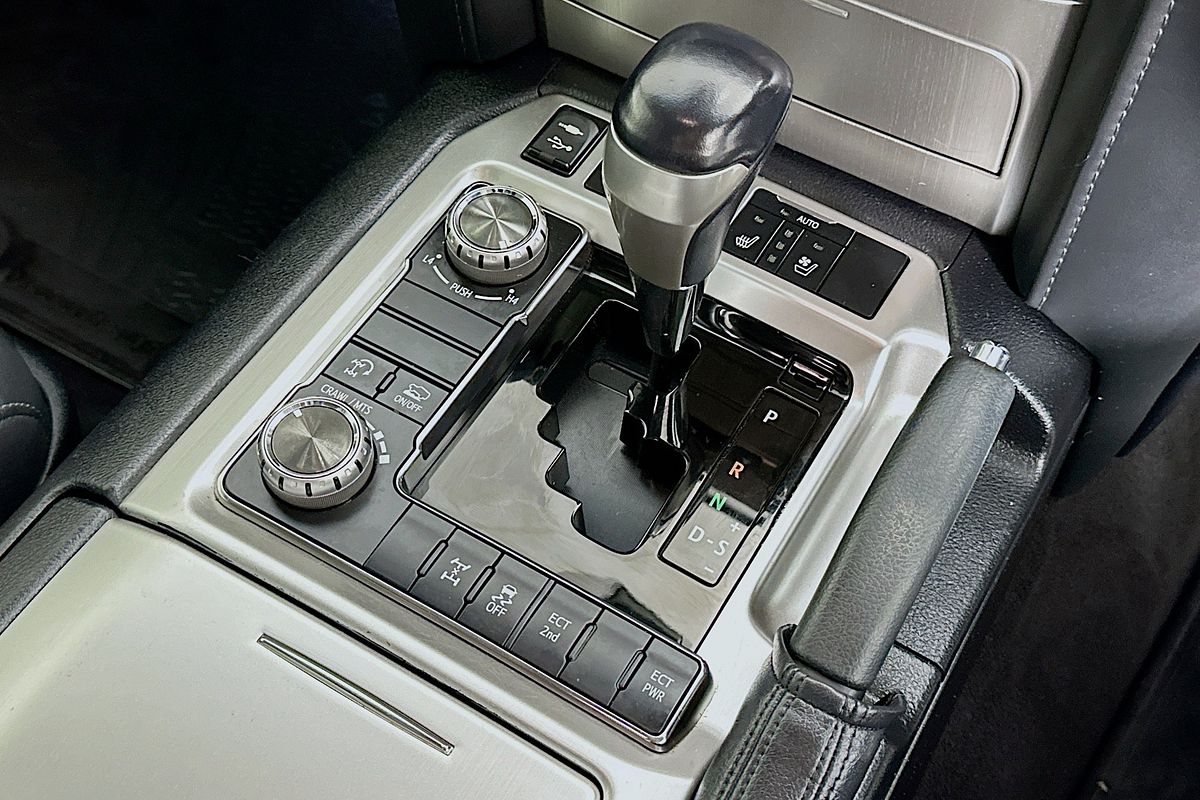2020 Toyota LANDCRUISER LC200 SAHARA (4x4) VDJ200R