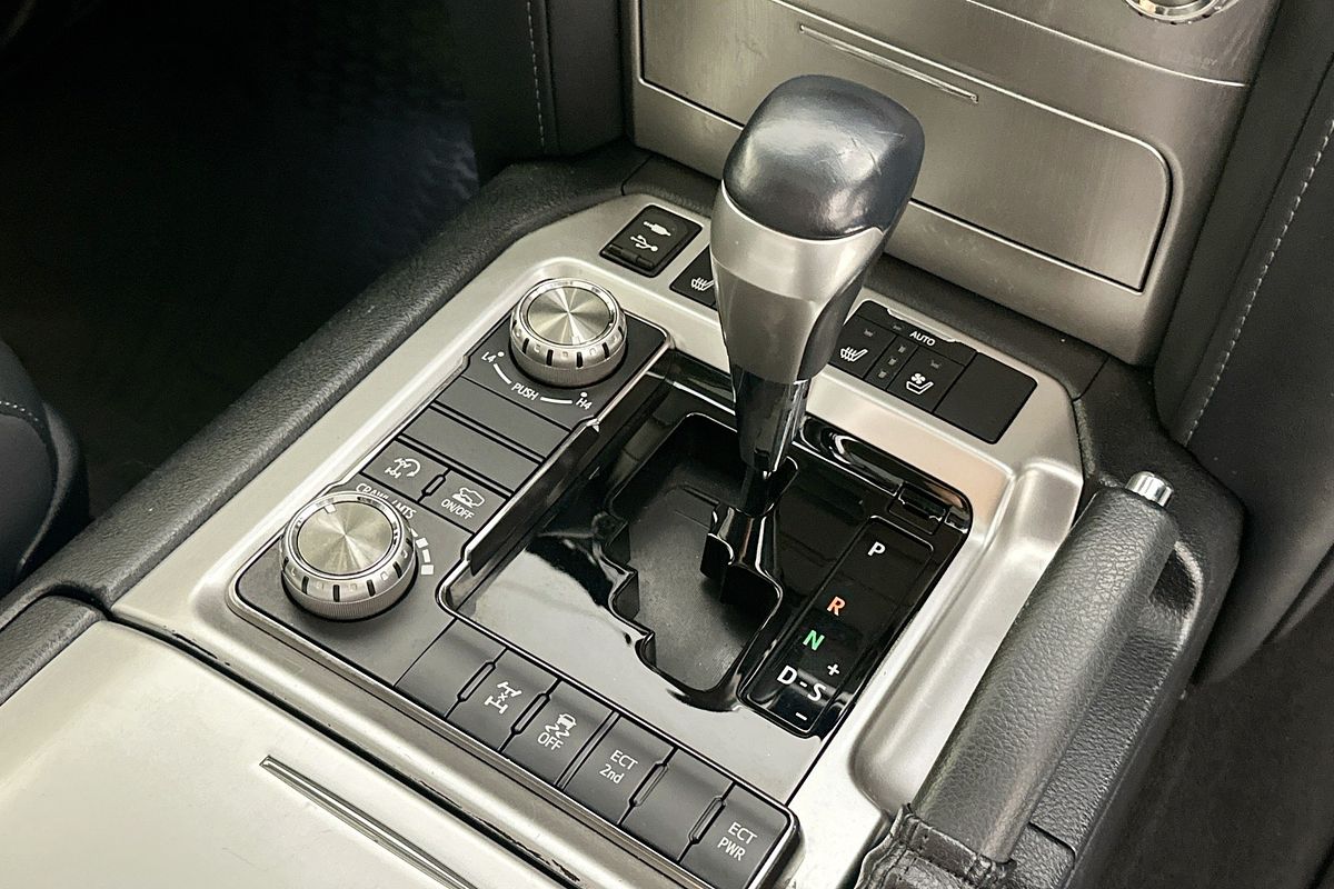 2019 Toyota LANDCRUISER LC200 SAHARA (4x4) VDJ200R