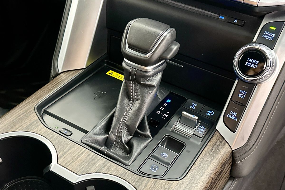 2024 Toyota LANDCRUISER LC300 SAHARA (4x4) FJA300R