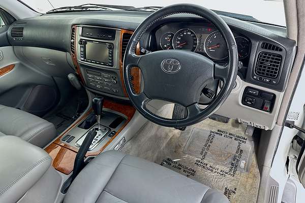 2004 Toyota LANDCRUISER SAHARA (4x4) HDJ100R