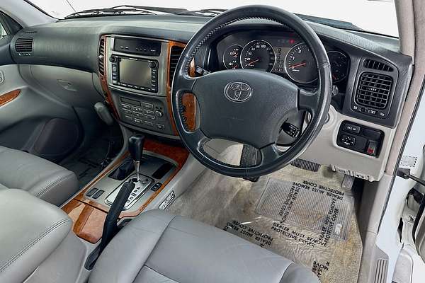 2004 Toyota LANDCRUISER SAHARA (4x4) HDJ100R
