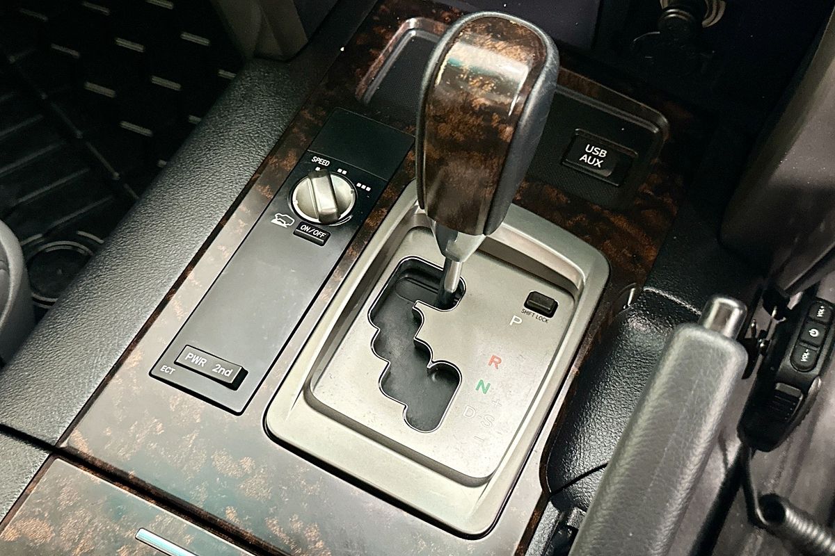 2011 Toyota LANDCRUISER SAHARA (4x4) VDJ200R 09 UPGRADE