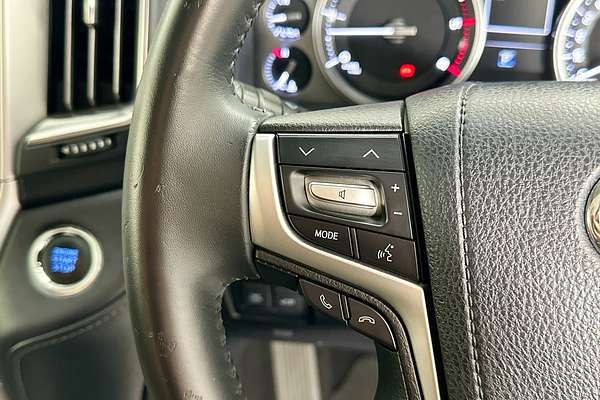 2019 Toyota LANDCRUISER LC200 SAHARA (4x4) VDJ200R