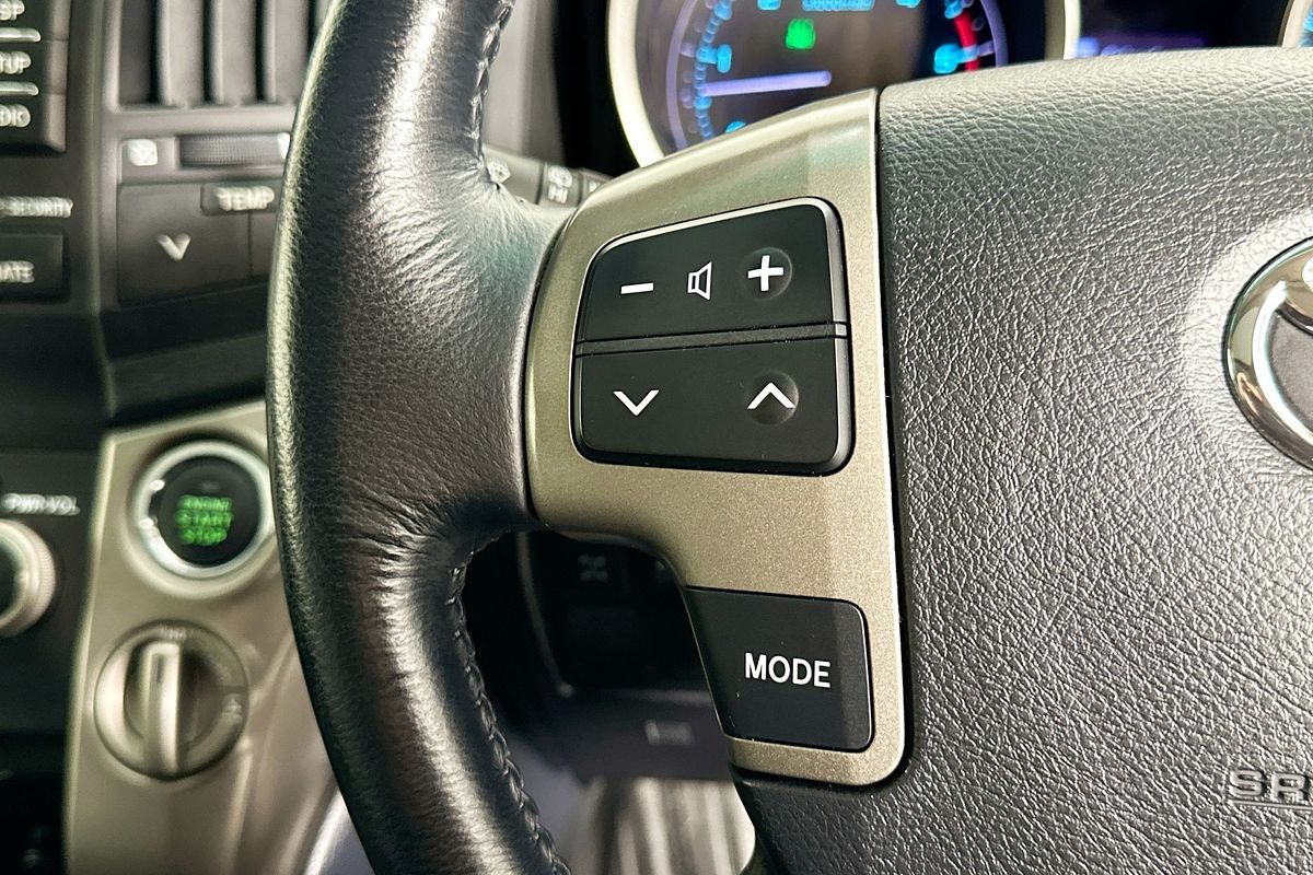 2011 Toyota LANDCRUISER SAHARA (4x4) VDJ200R 09 UPGRADE