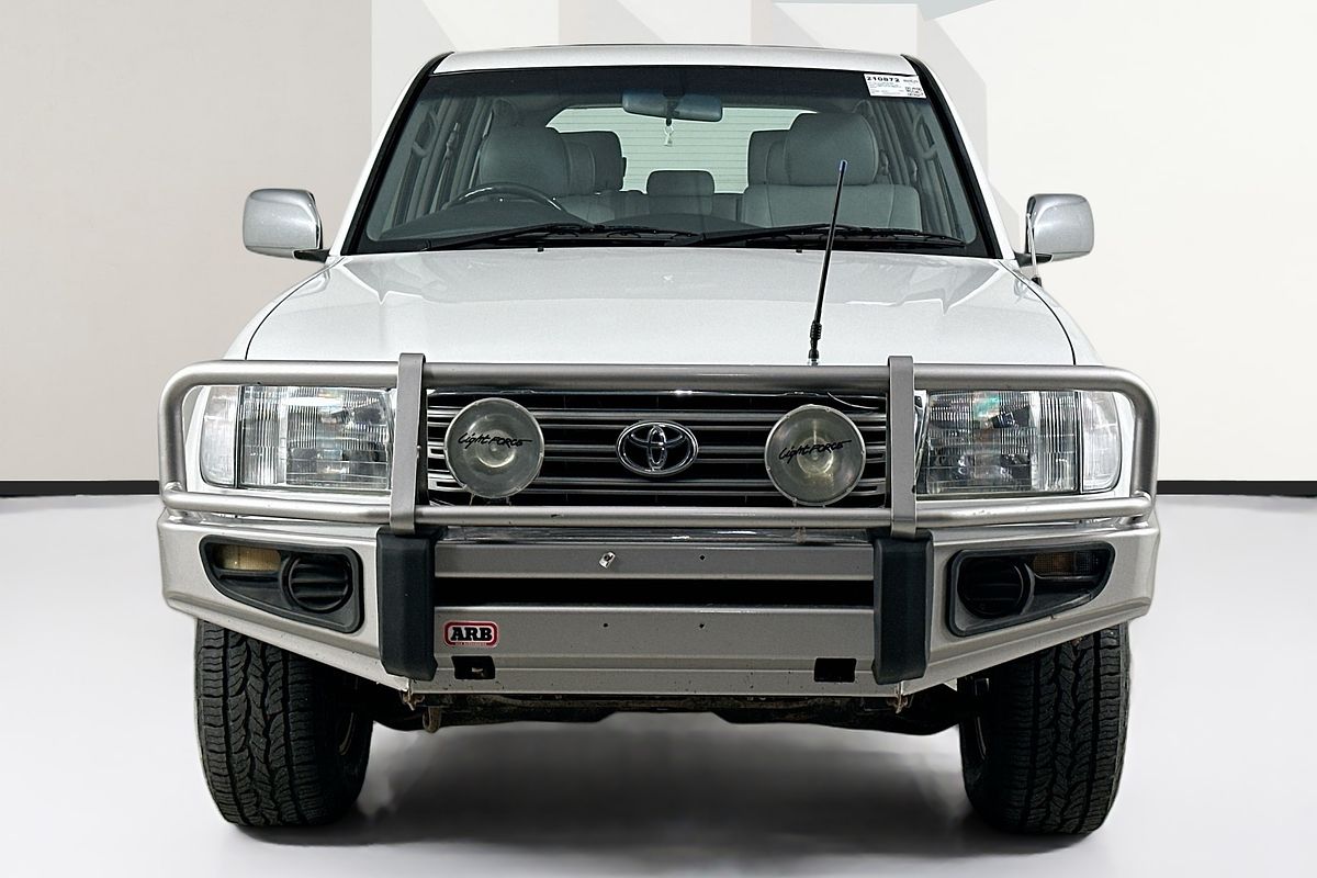 2004 Toyota LANDCRUISER SAHARA (4x4) HDJ100R
