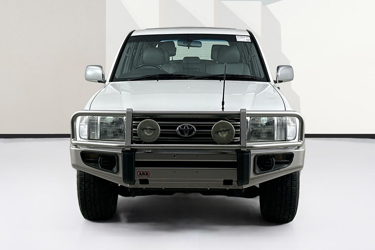 2004 Toyota LANDCRUISER SAHARA (4x4) HDJ100R