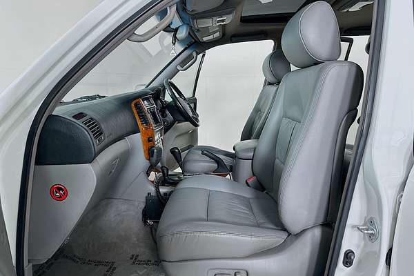 2004 Toyota LANDCRUISER SAHARA (4x4) HDJ100R