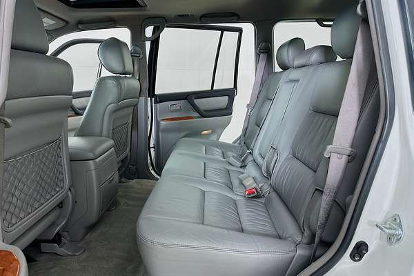 2004 Toyota LANDCRUISER SAHARA (4x4) HDJ100R