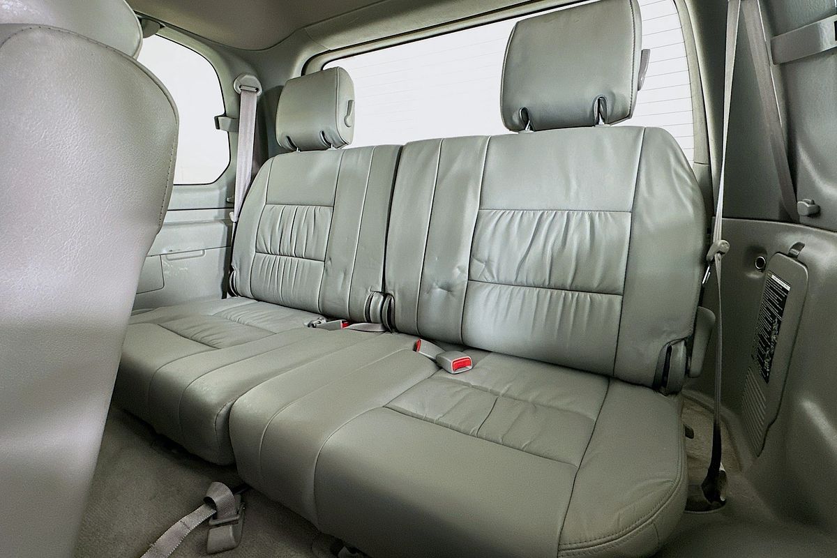 2004 Toyota LANDCRUISER SAHARA (4x4) HDJ100R