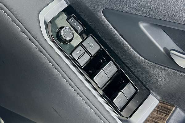 2024 Toyota LANDCRUISER VX FJA300R
