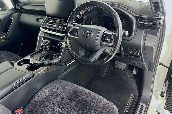 2022 Toyota LANDCRUISER LC300 SAHARA (4x4) FJA300R