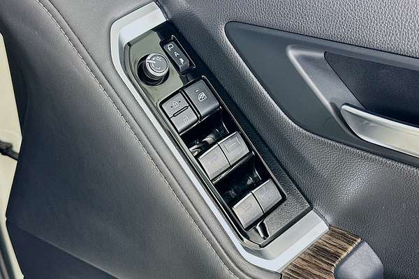 2022 Toyota LANDCRUISER LC300 VX (4x4) FJA300R