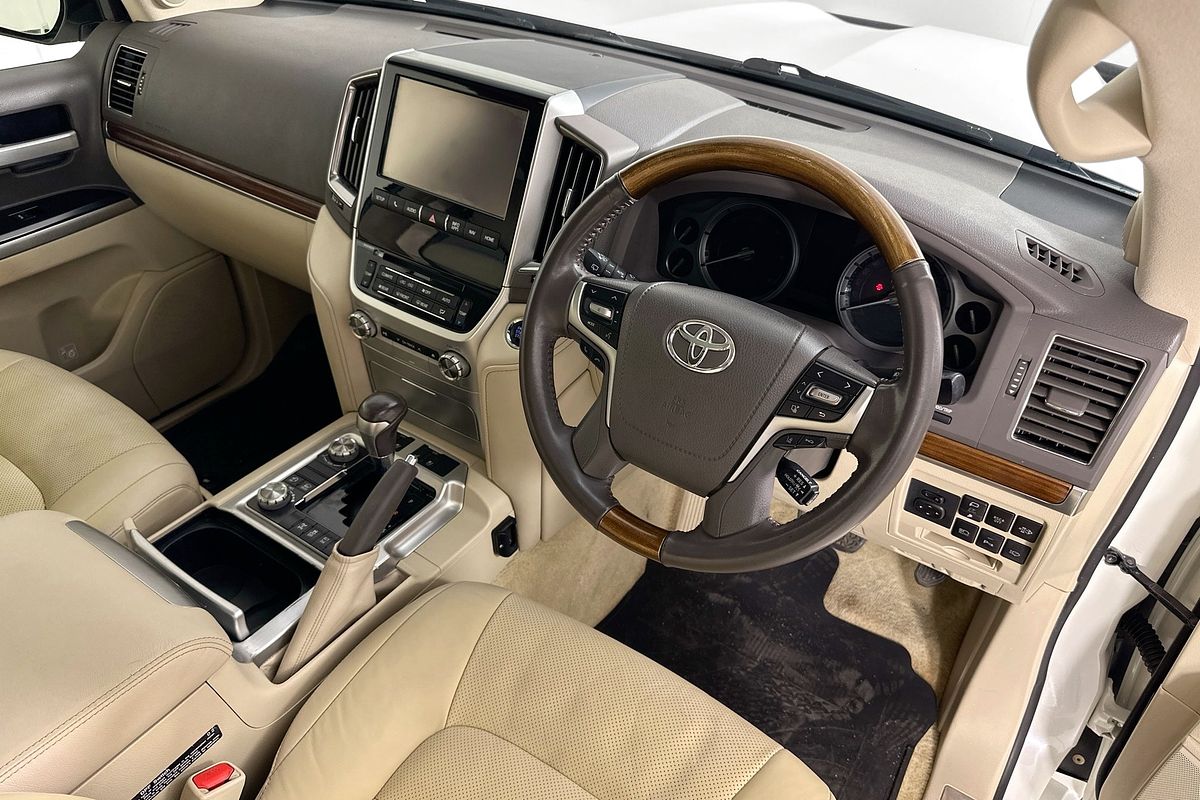 2018 Toyota LANDCRUISER SAHARA (4x4) VDJ200R MY16