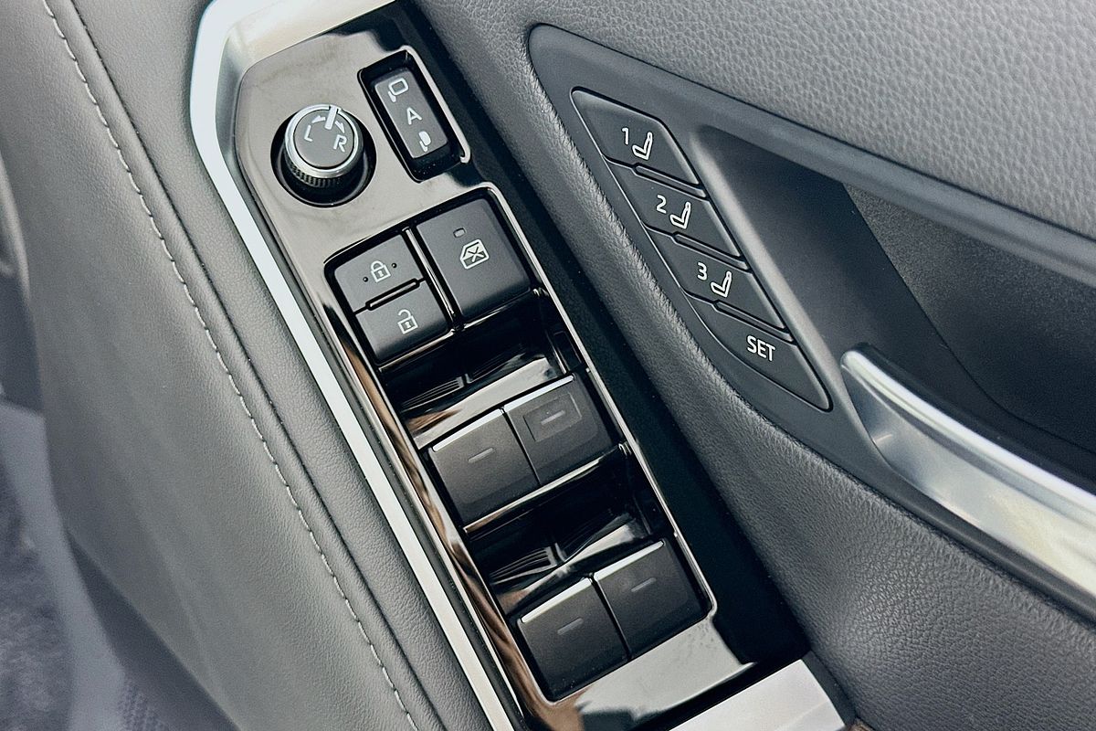 2022 Toyota LANDCRUISER LC300 SAHARA (4x4) FJA300R