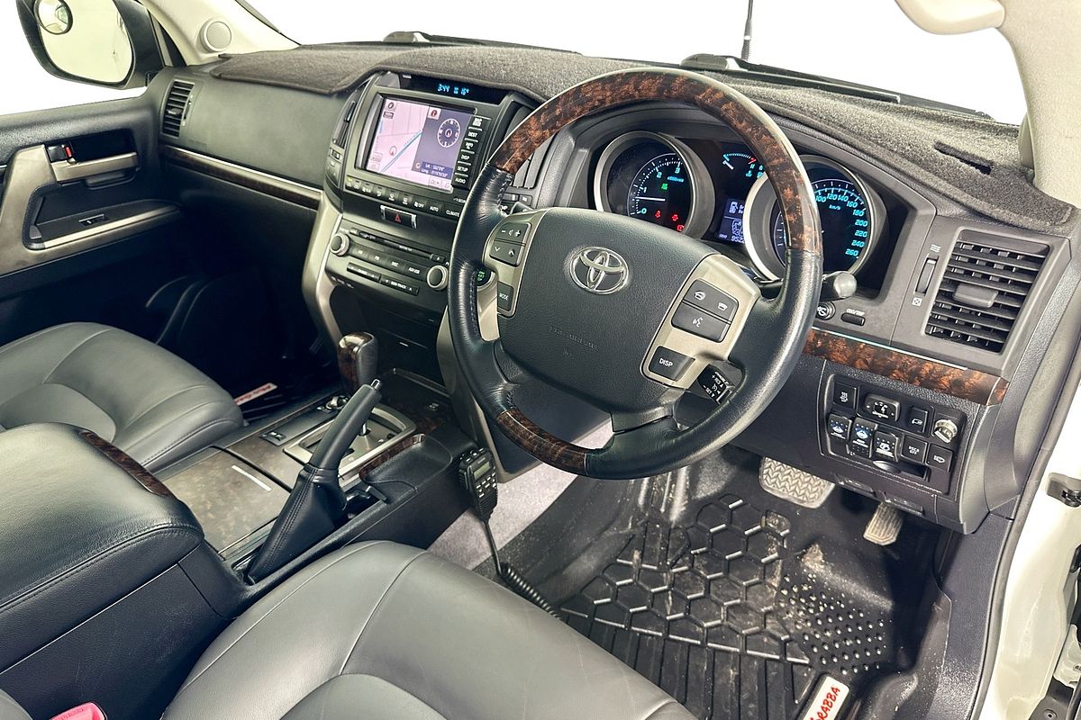2011 Toyota LANDCRUISER SAHARA (4x4) VDJ200R 09 UPGRADE