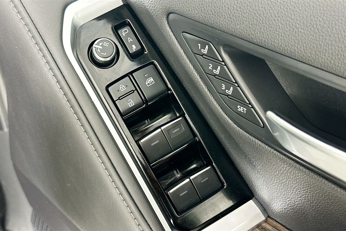 2022 Toyota LANDCRUISER LC300 SAHARA (4x4) FJA300R