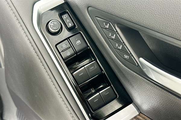 2022 Toyota LANDCRUISER LC300 SAHARA (4x4) FJA300R