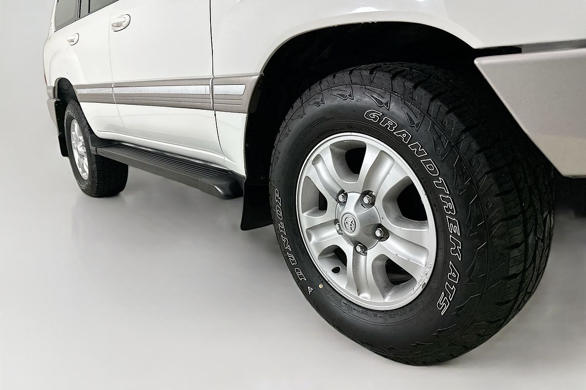 2004 Toyota LANDCRUISER SAHARA (4x4) HDJ100R