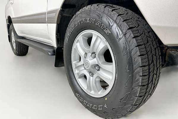 2004 Toyota LANDCRUISER SAHARA (4x4) HDJ100R