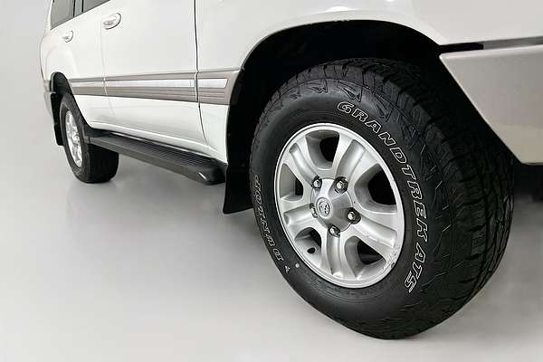 2004 Toyota LANDCRUISER SAHARA (4x4) HDJ100R