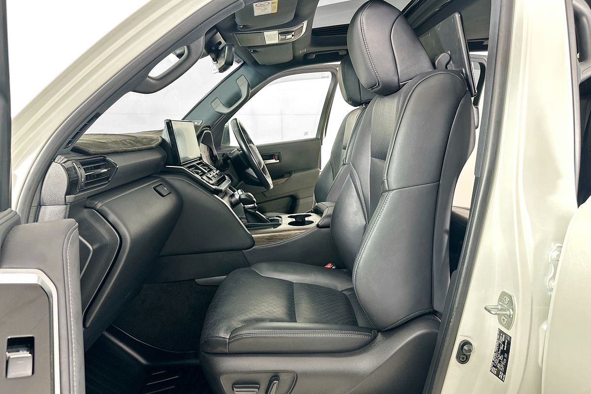 2022 Toyota LANDCRUISER LC300 SAHARA (4x4) FJA300R