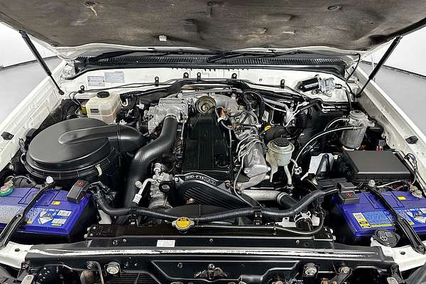 2004 Toyota LANDCRUISER SAHARA (4x4) HDJ100R