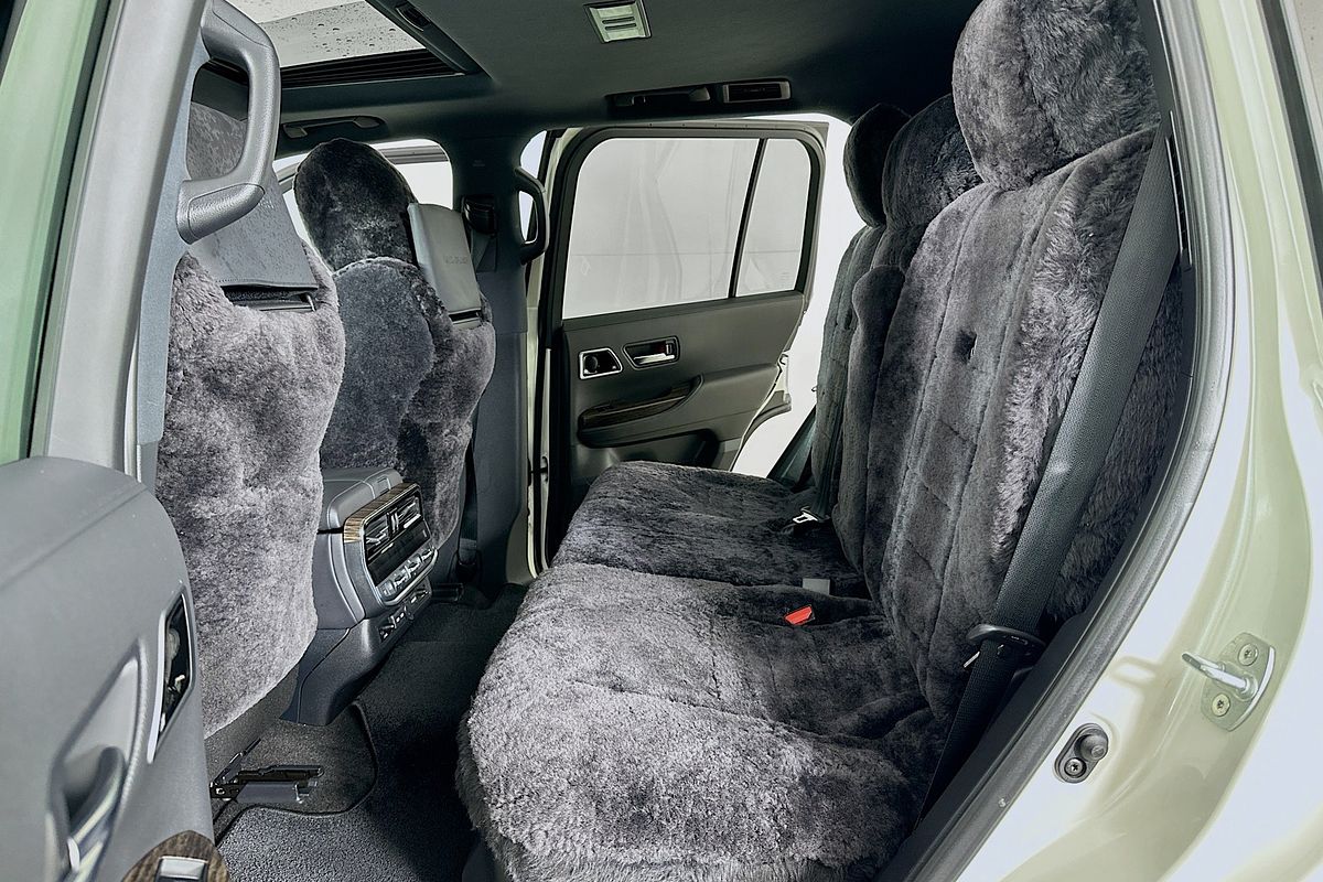 2022 Toyota LANDCRUISER LC300 SAHARA (4x4) FJA300R