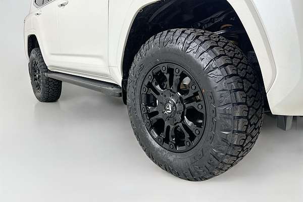 2024 Toyota LANDCRUISER VX FJA300R