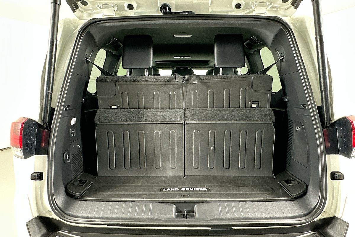 2022 Toyota Landcruiser LC300 SAHARA (4x4) FJA300R