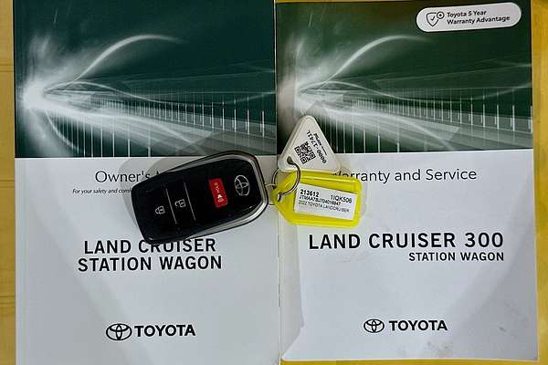 2022 Toyota LANDCRUISER LC300 VX (4x4) FJA300R
