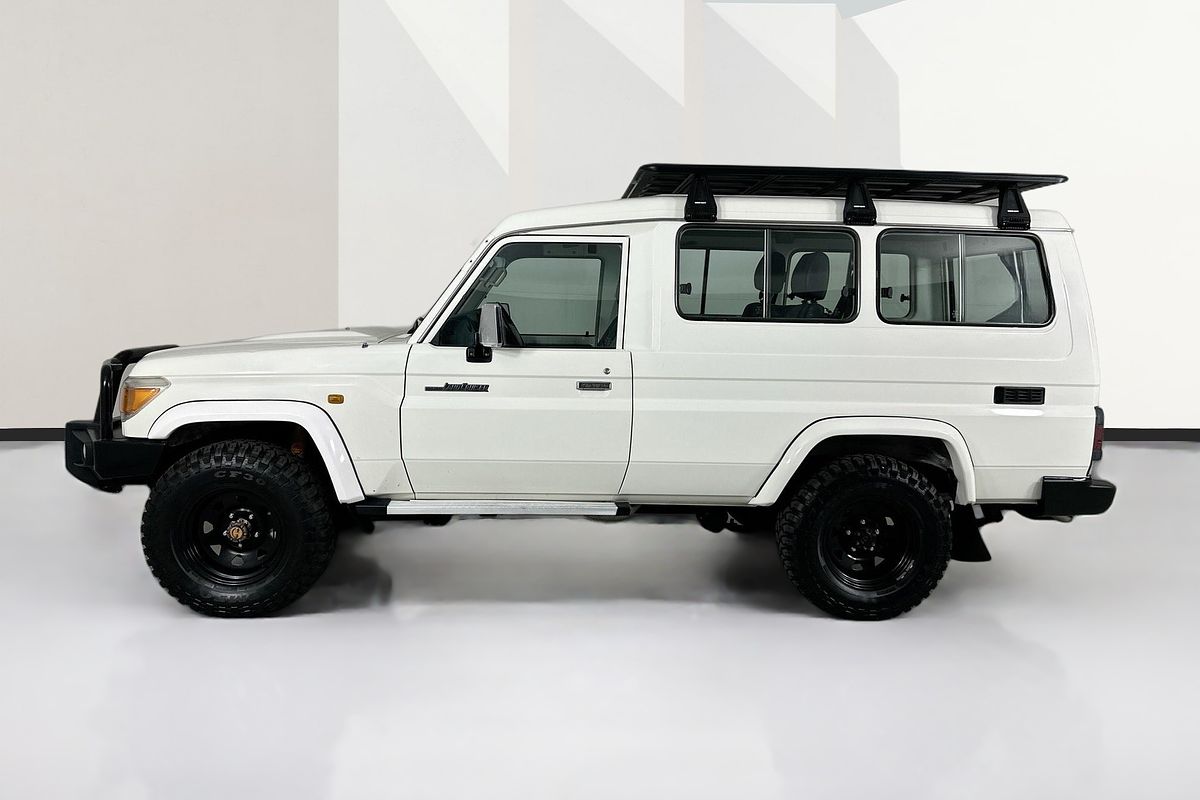 2016 Toyota Landcruiser GXL Troopcarrier VDJ78R