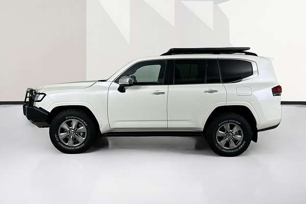 2022 Toyota LANDCRUISER LC300 SAHARA (4x4) FJA300R