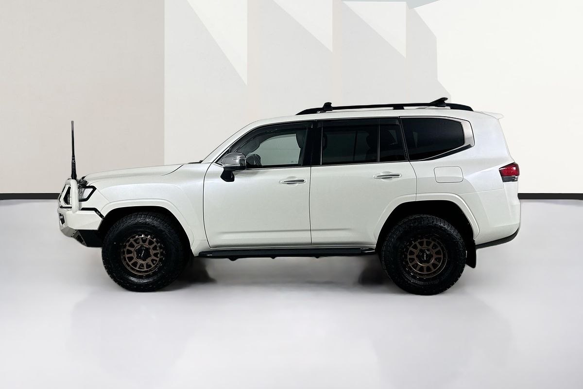 2022 Toyota LANDCRUISER LC300 SAHARA (4x4) FJA300R