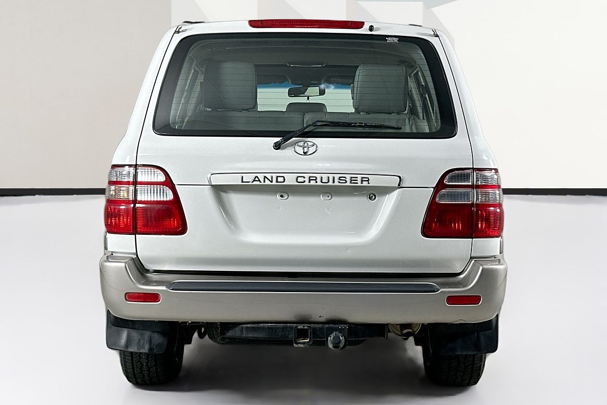2004 Toyota LANDCRUISER SAHARA (4x4) HDJ100R
