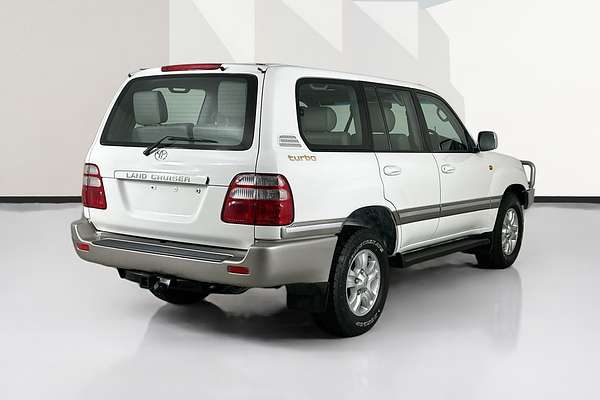 2004 Toyota LANDCRUISER SAHARA (4x4) HDJ100R
