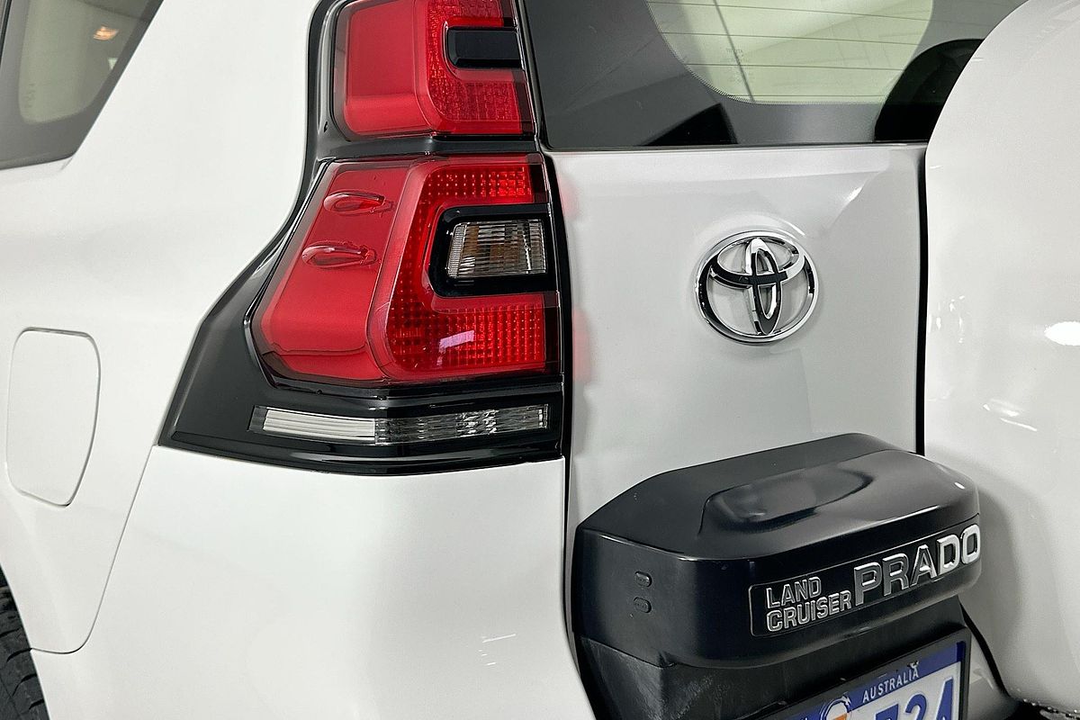 2017 Toyota LANDCRUISER GX GDJ150R