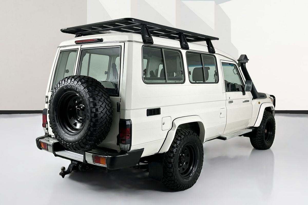 2016 Toyota Landcruiser GXL Troopcarrier VDJ78R