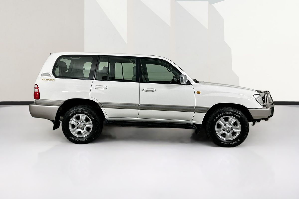2004 Toyota LANDCRUISER SAHARA (4x4) HDJ100R