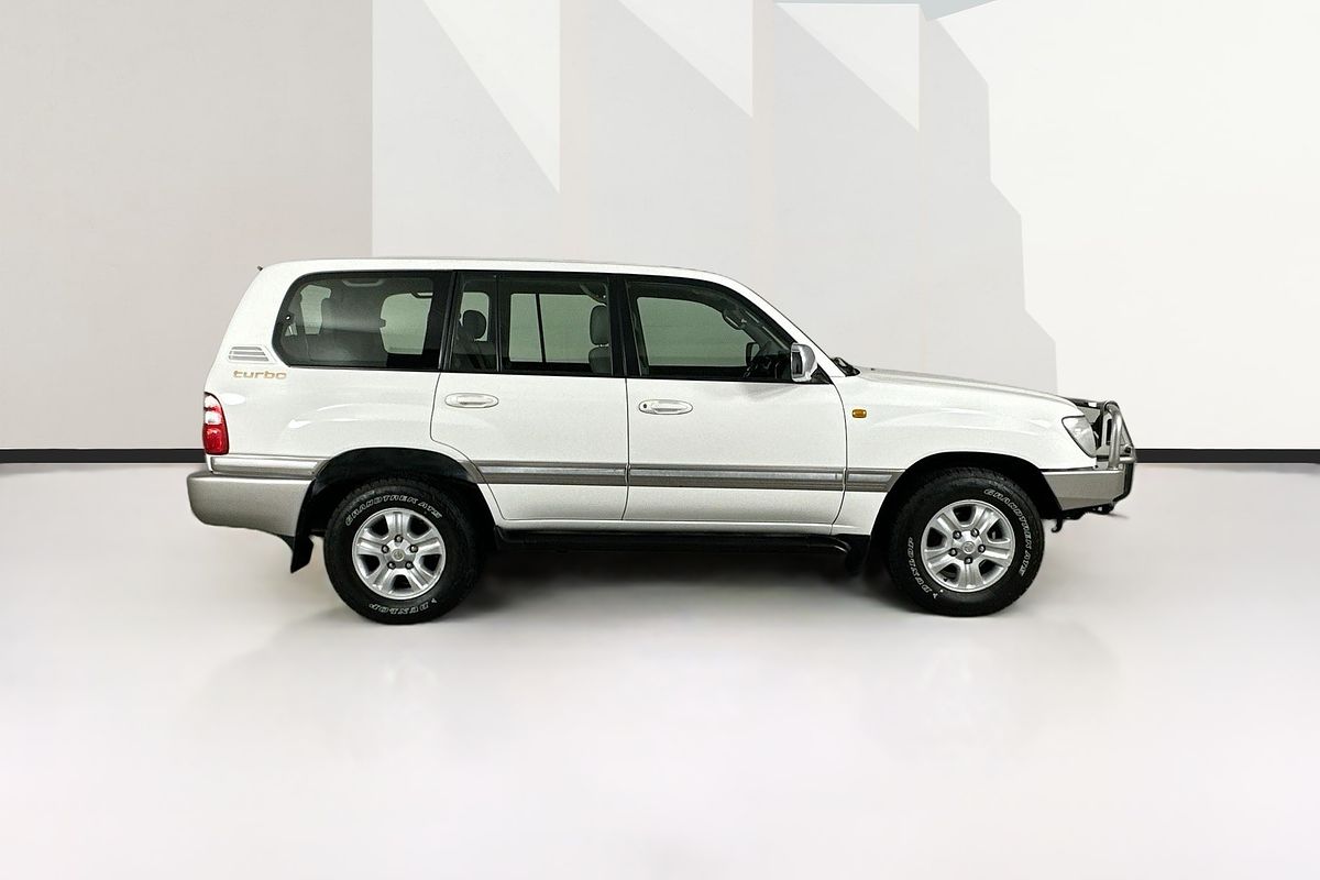 2004 Toyota LANDCRUISER SAHARA (4x4) HDJ100R