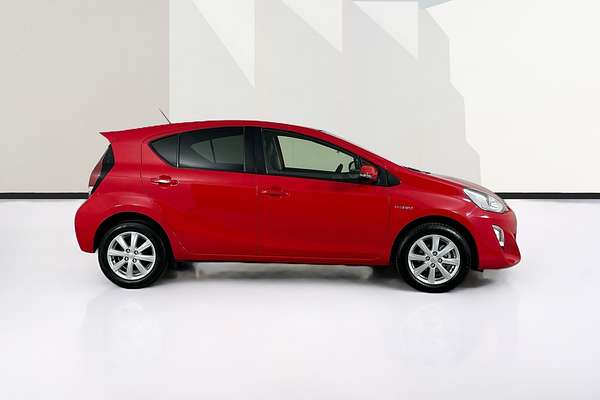 2016 Toyota PRIUS-C HYBRID NHP10R MY15