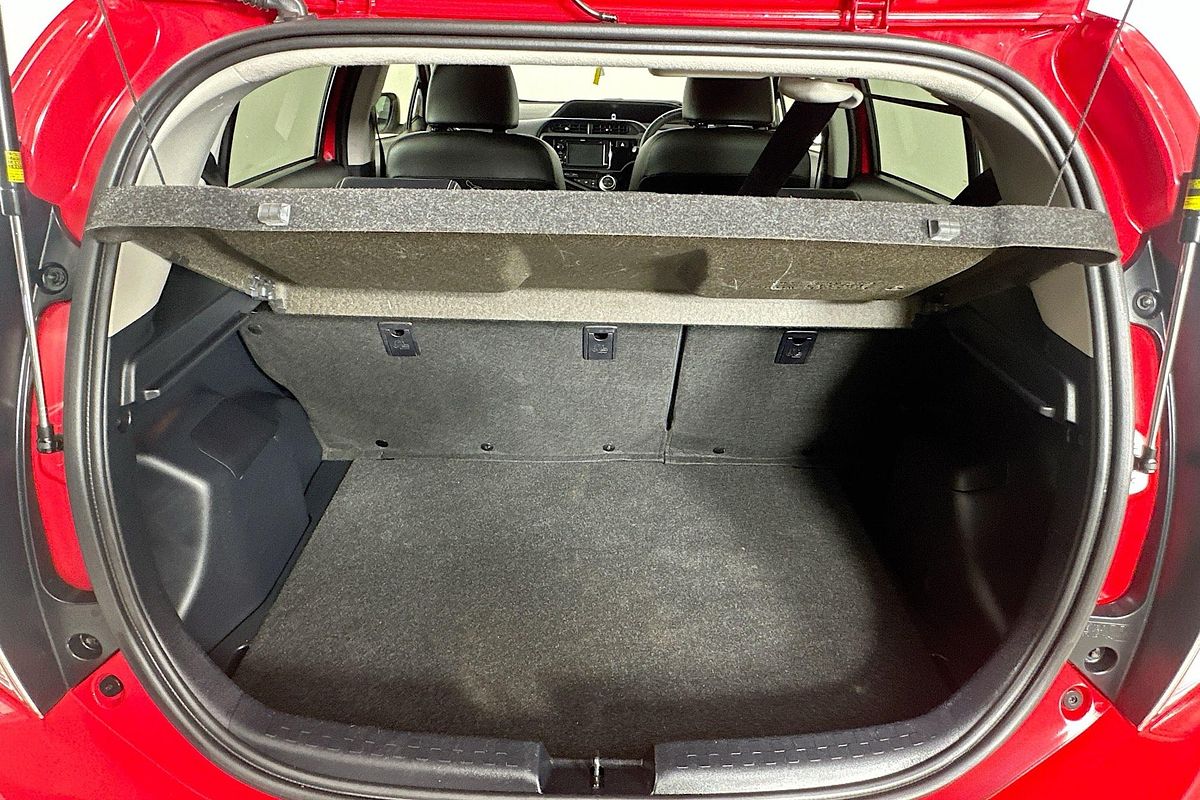 2016 Toyota PRIUS-C HYBRID NHP10R MY15