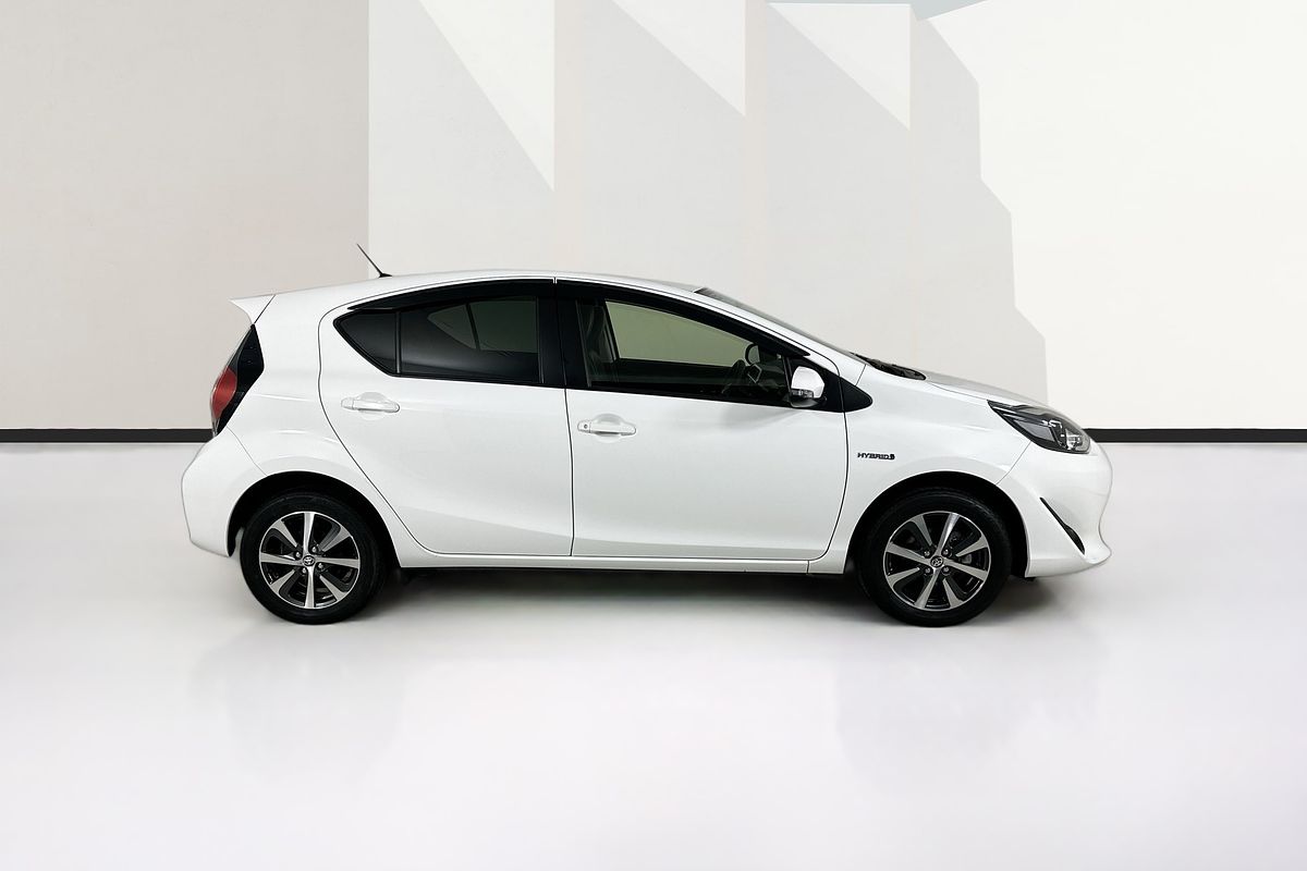 2018 Toyota Prius HYBRID NHP10R MY17