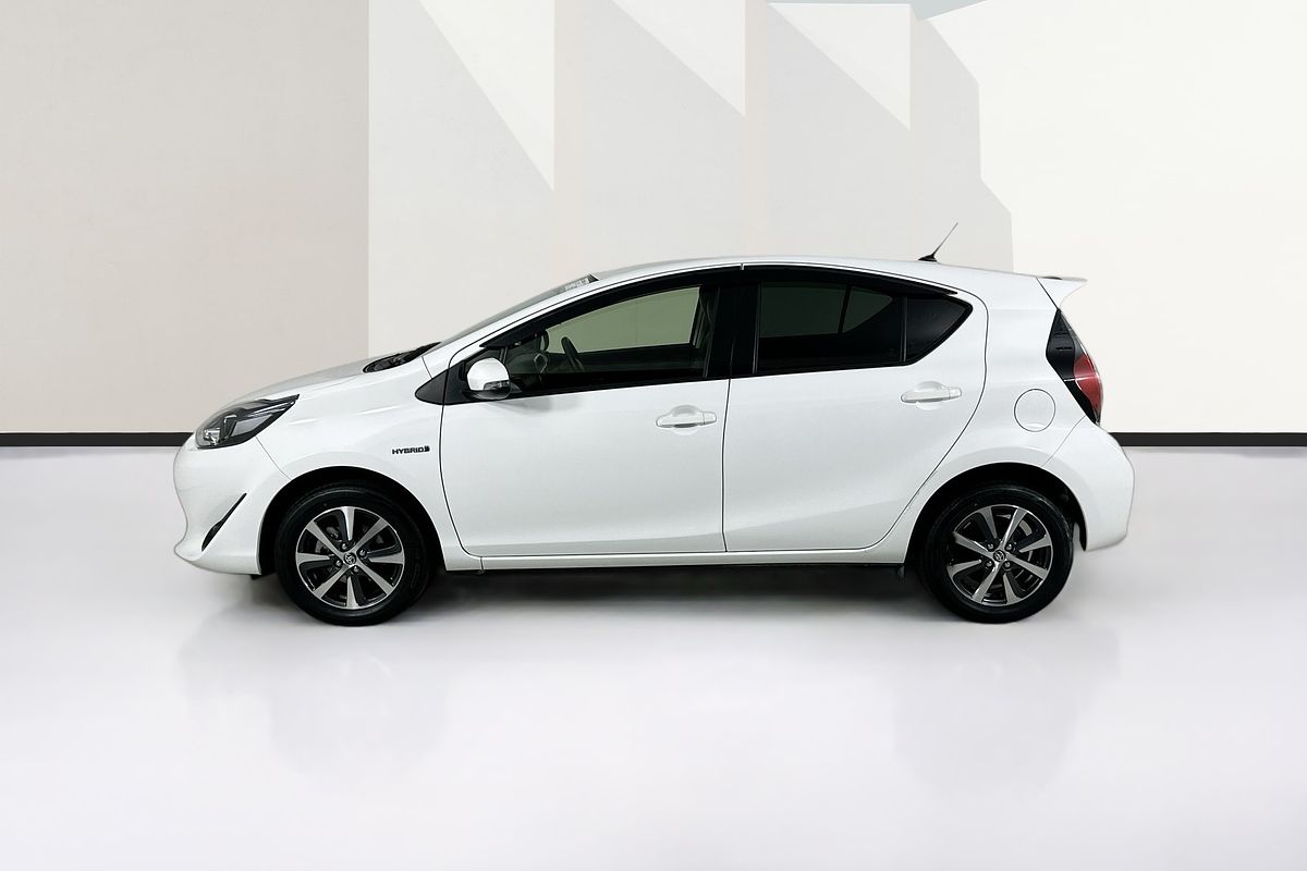 2018 Toyota Prius HYBRID NHP10R MY17