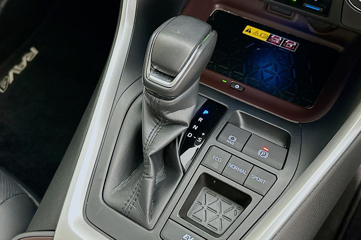 2024 Toyota RAV4 CRUISER (2WD) HYBRID AXAH52R