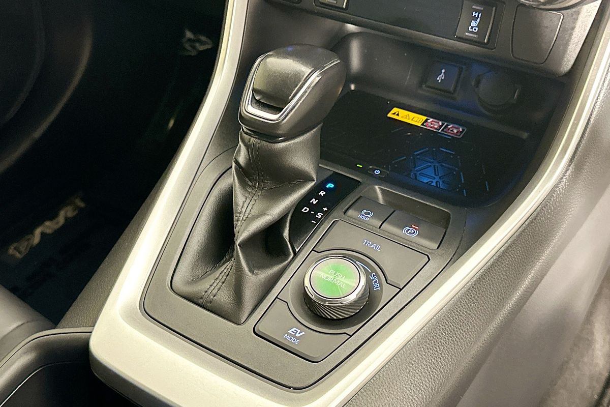 2022 Toyota RAV4 XSE (AWD) HYBRID PREMIUM PAINT AXAH54R