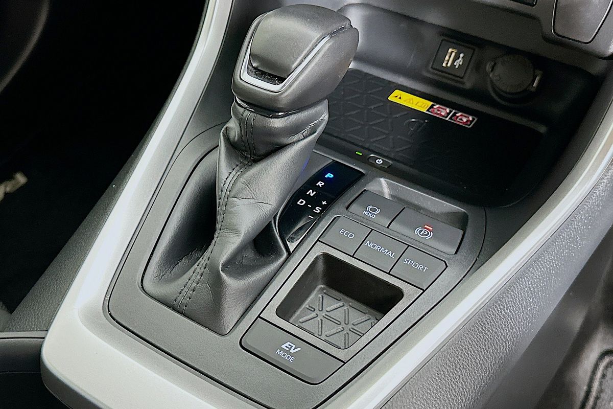 2024 Toyota RAV4 GXL AXAH52R