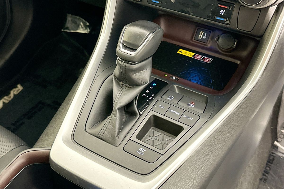 2024 Toyota RAV4 CRUISER (2WD) HYBRID AXAH52R