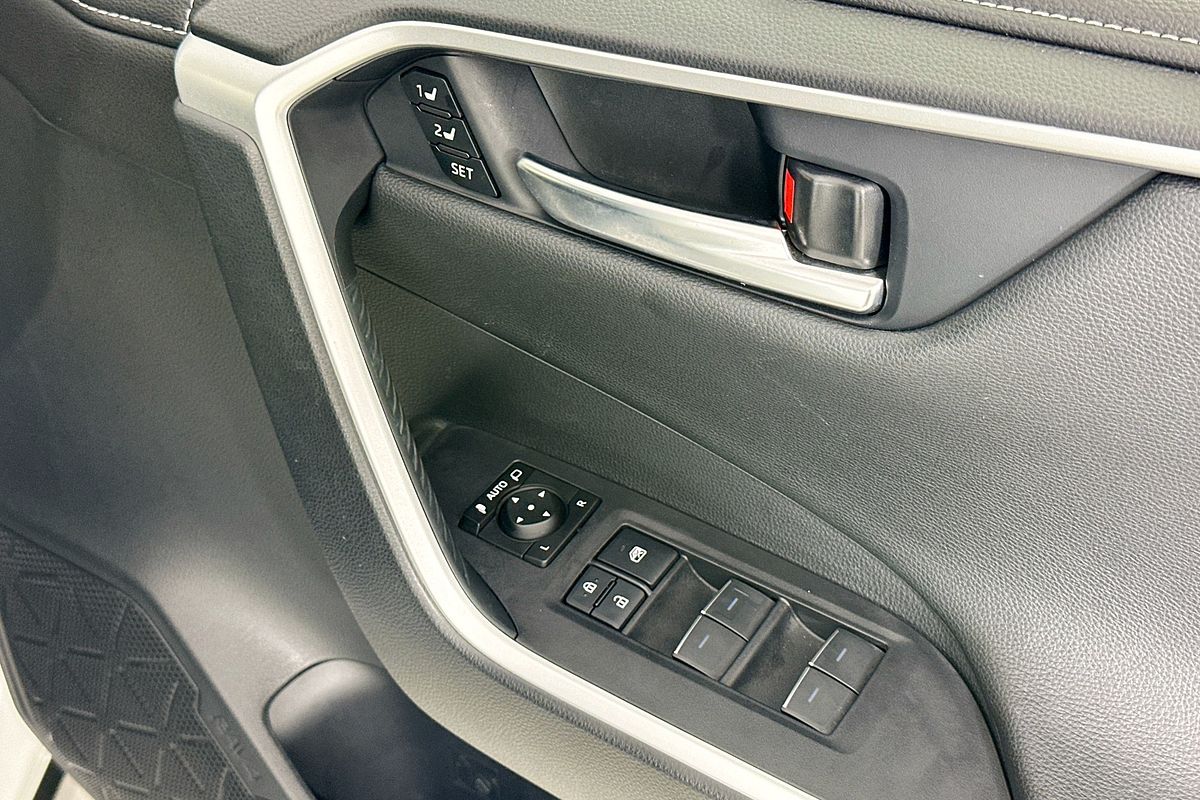 2024 Toyota RAV4 CRUISER (2WD) HYBRID AXAH52R